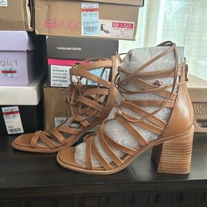 NIB STEVE MADDEN CHERRI TAN LEATHER HEELS